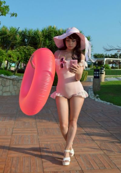 天降女子从2楼掉下了未修剪